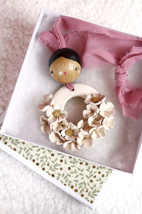 (image pour) Grande Couronne Florale Camelia